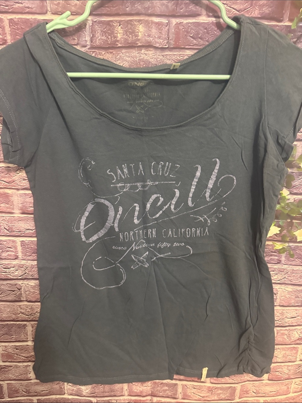 O'Neill Women's blue Santa Cruz Graphic Scoop Neck Tee S surf beach